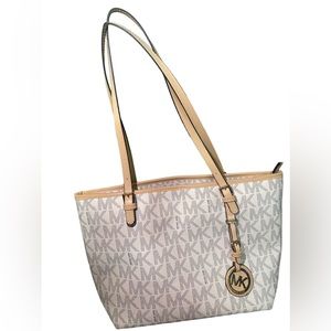 Micheal Kors Jet Set Travel Tote Vanilla Non Authentic